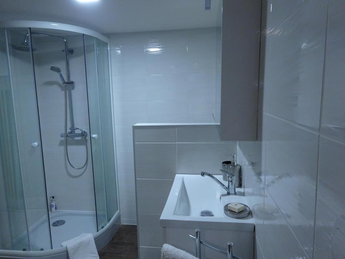 Family Friendly Apartment 3 Adults Plus Child روجومبيروك المظهر الخارجي الصورة
